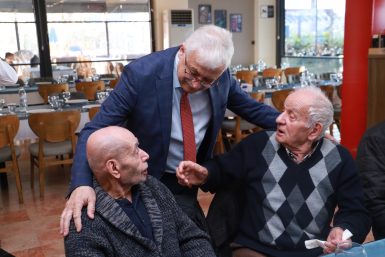 BURHANİYE BELEDİYESİ, HUZUREVİNDEKİ VATANDAŞLARINI UNUTMADI