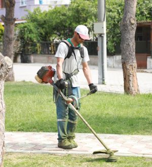 PARK VE BAHÇELER EKİPLERİ ÇALIŞMALARINI SÜRDÜRÜYOR