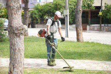 PARK VE BAHÇELER EKİPLERİ ÇALIŞMALARINI SÜRDÜRÜYOR