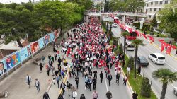 Balıkesir de yıllar sonra 23 Nisan coşkusu sokaklara sığmadı