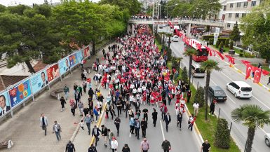 Balıkesir de yıllar sonra 23 Nisan coşkusu sokaklara sığmadı