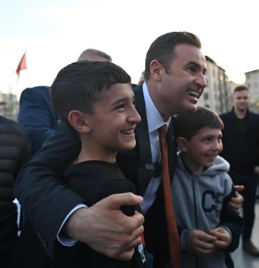 Başkan Ahmet Akın hemşehrilerinin bayramını kutladı