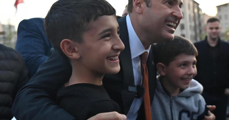  Başkan Ahmet Akın hemşehrilerinin bayramını kutladı