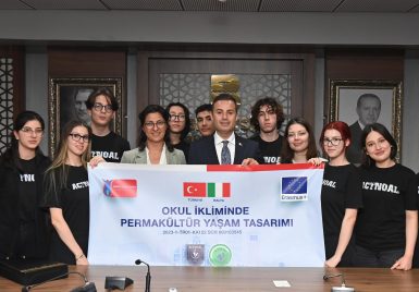 Gençler projelerini Başkan Akın la paylaştı