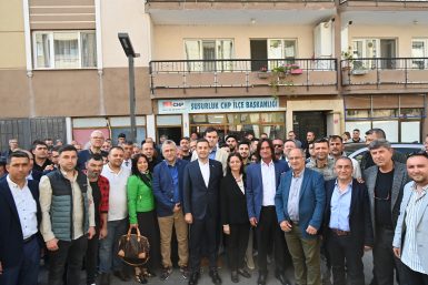 Vatandaşlar Başkan Ahmet Akın ı bağrına bastı