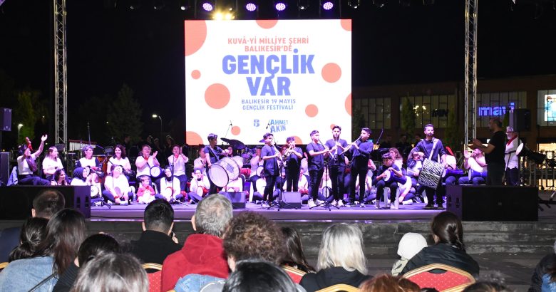  Gençlik Festivali konserleri büyük ilgi gördü