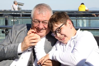 Başkan Ertaş, engelli öğrencinin dileğini gerçekleştirdi