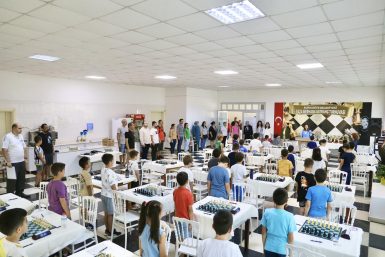 BURHANİYE BELEDİYESİ YAZA MERHABA SATRANÇ TURNUVASI GERÇEKLEŞİYOR