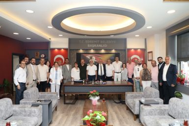 BAŞKAN MEHMET ERTAŞ VATANDAŞLARLA BAYRAMLAŞTI