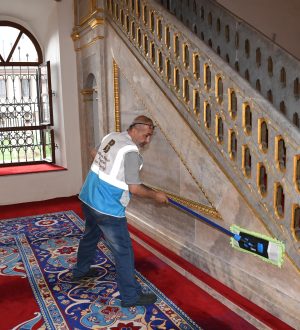 Büyükşehir Kurban Bayramı öncesinde ibadethaneleri temizliyor