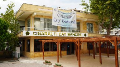 Altınoluk’un Tarihi Çınaraltı Çay Bahçesi yeniden açılıyor!