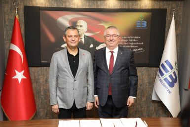 Özgür Özel Edremit Belediyesi’ni ziyaret etti