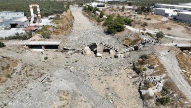 Zeytinli Çayı’nda yıkılan köprünün yeniden yapılması isteniyor