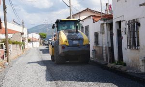 BURHANİYE’DE YOL ÇALIŞMALARI YAZ BOYUNCA HIZ KESMEDİ