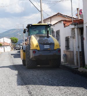 BURHANİYE’DE YOL ÇALIŞMALARI YAZ BOYUNCA HIZ KESMEDİ