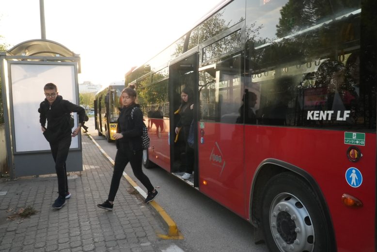 Büyüksehir'in ulasim destegi aileleri sevindirdi (9)