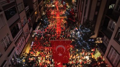 101 yıl coşkusu sokaklara taştı