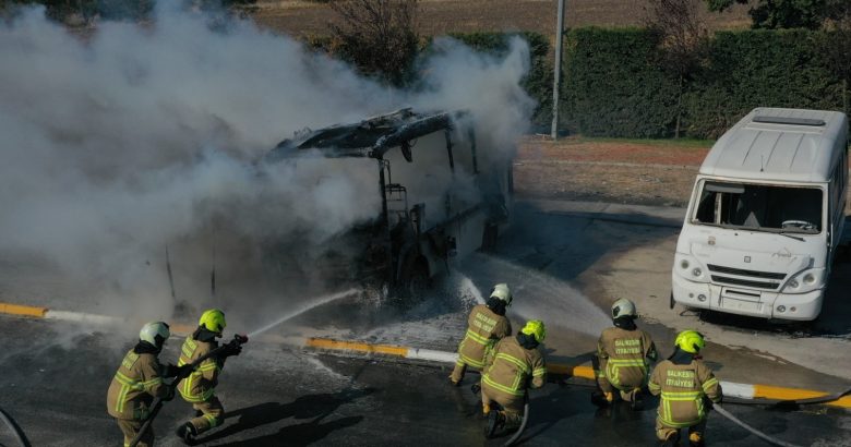  Balıkesir İtfaiyesinin eğitim tatbikatı gerçeği aratmadı