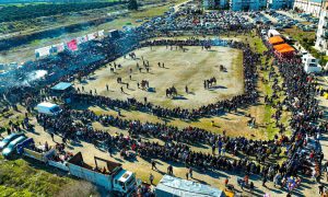 BURHANİYE’DE DEVE GÜREŞİ HEYECANI YAŞANDI