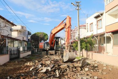 BURHANİYE’DE KAPSAMLI YOL YENİLEME ÇALIŞMALARI BAŞLADI