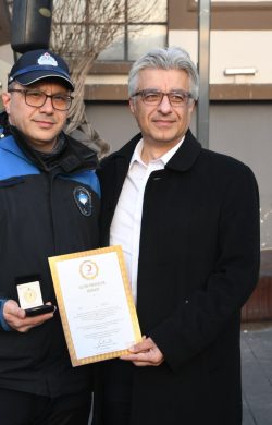 37 kez kan bağışlayan zabıtaya Kızılay’dan ödül