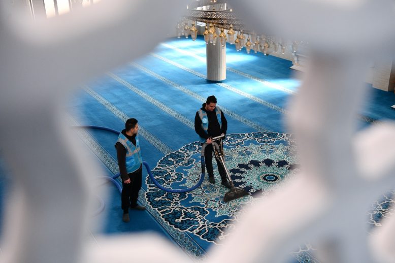 Balikesir'de camiler Ramazan'a hazirlaniyor (2)