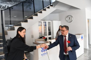 BAŞKAN ŞEHİRLİ, KADIN PERSONELİN 8 MART DÜNYA KADINLAR GÜNÜ’NÜ KUTLADI