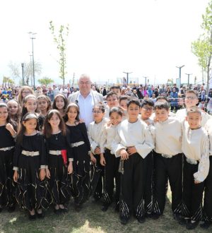 EDREMİT’TE 23 NİSAN COŞKUSU
