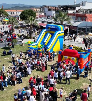 BURHANİYE’DE ÇOCUKLAR BAYRAMLARINI GÖNÜLLERİNCE YAŞADI