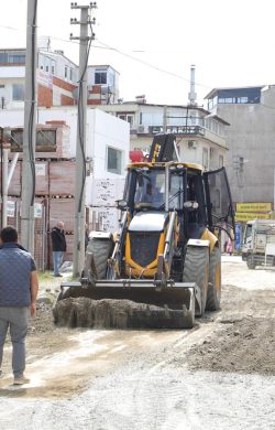 BURHANİYE BELEDİYESİ’NDEN KAPSAMLI YOL SEFERBERLİĞİ