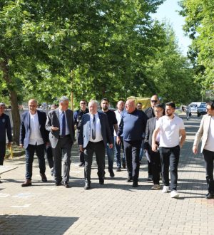 EDREMİT’TE İSKELE MAHALLESİ’NDE ÇEVRE DÜZENLEMESİ YAPILIYOR