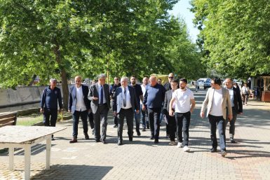 EDREMİT’TE İSKELE MAHALLESİ’NDE ÇEVRE DÜZENLEMESİ YAPILIYOR