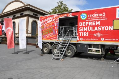 Büyükşehir, vatandaşlara deprem bilinci kazandırıyor