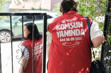 BAŞKAN ŞEHİRLİ KOMŞULARININ YANINDA