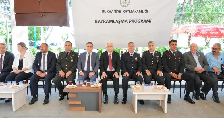  BURHANİYE’DE BAYRAMLAŞMA TÖRENİ YAPILDI