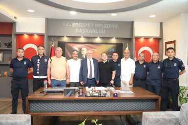 EDREMİT BELEDİYESİ’NDE BAYRAM COŞKUSU