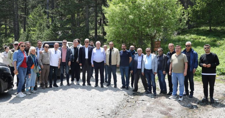  EDREMİT BELEDİYESİ’NDEN KAZDAĞLARI ZİRVESİNDE ÇEVRE TEMİZLİĞİ