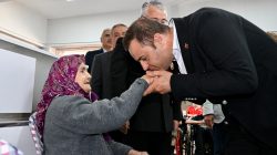 Ahmet Akın bayram namazını Zağnos Paşa Cami nde kıldı