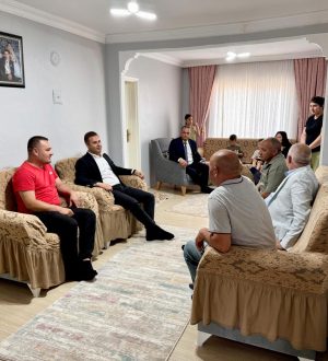 Ahmet Akın ile gaziler ve şehit aileleri yalnız değil