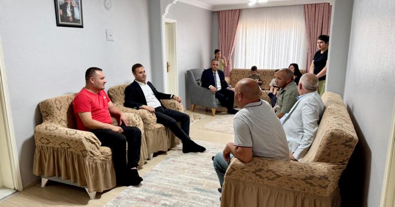  Ahmet Akın ile gaziler ve şehit aileleri yalnız değil