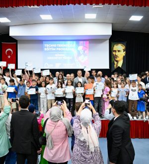 Akın Çifti, TECH 10 Mezuniyet Töreni’ne katıldı