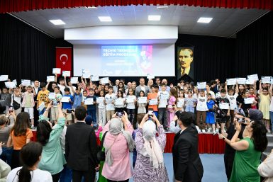 Akın Çifti, TECH 10 Mezuniyet Töreni’ne katıldı