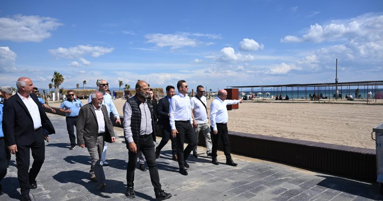  Başkan Akın halkın plajlarına sahip çıkıyor