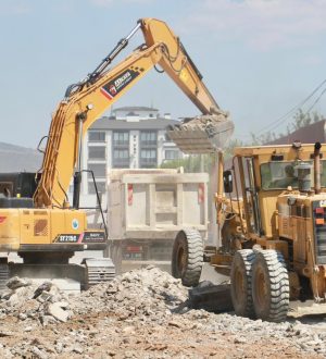 BURHANİYE’DE KAPSAMLI YOL YENİLEME ÇALIŞMALARI  ARALIKSIZ SÜRDÜRÜLÜYOR