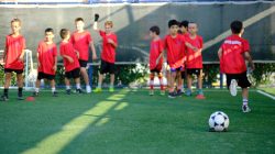 ALTIEYLÜL’DE SPOR OKULLARI TAM GAZ DEVAM EDİYOR