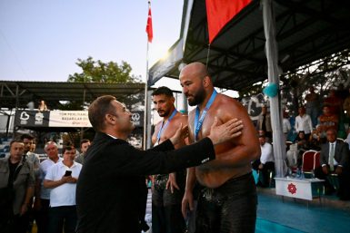 65. Geleneksel Kurtdereli Mehmet Pehlivan Yağlı Güreşleri’nin Başpehlivanı Orhan Okulu