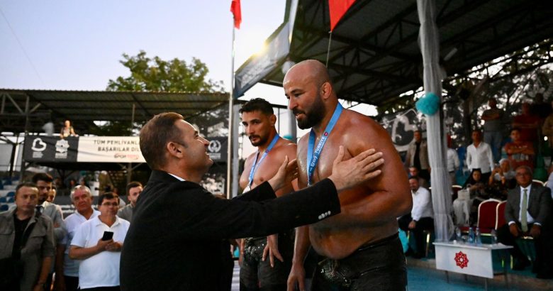  65. Geleneksel Kurtdereli Mehmet Pehlivan Yağlı Güreşleri’nin Başpehlivanı Orhan Okulu