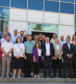 CHP Milletvekilleri Edremit’te vatandaşla buluştu
