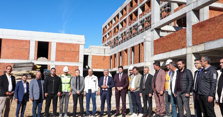  CANBEY  “EDREMİT DEVLET HASTANESİ, KÖRFEZ BÖLGEMİZİN SAĞLIK ÜSSÜ OLACAK”