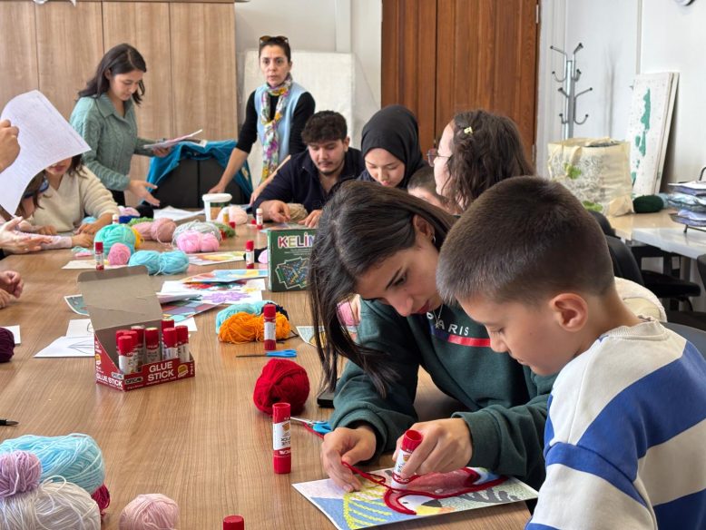 365210727Büyüksehir özel gereksinimli bireyleri sanat çatisi altinda